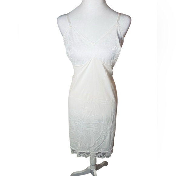 Vanity Fair White Lace Slip - Picture 3 of 10